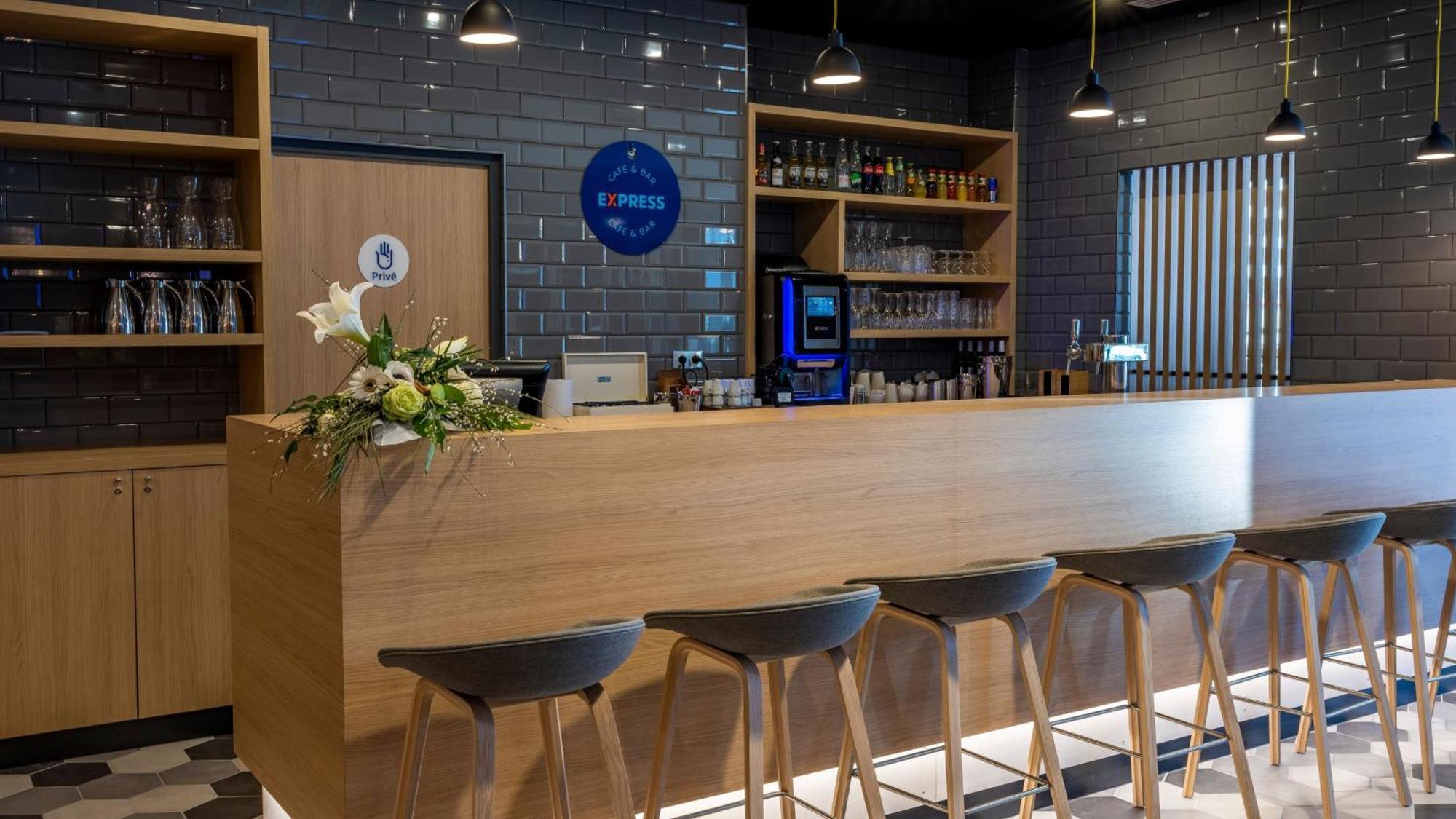 尼斯大阿里纳斯智选假日酒店 外观 照片