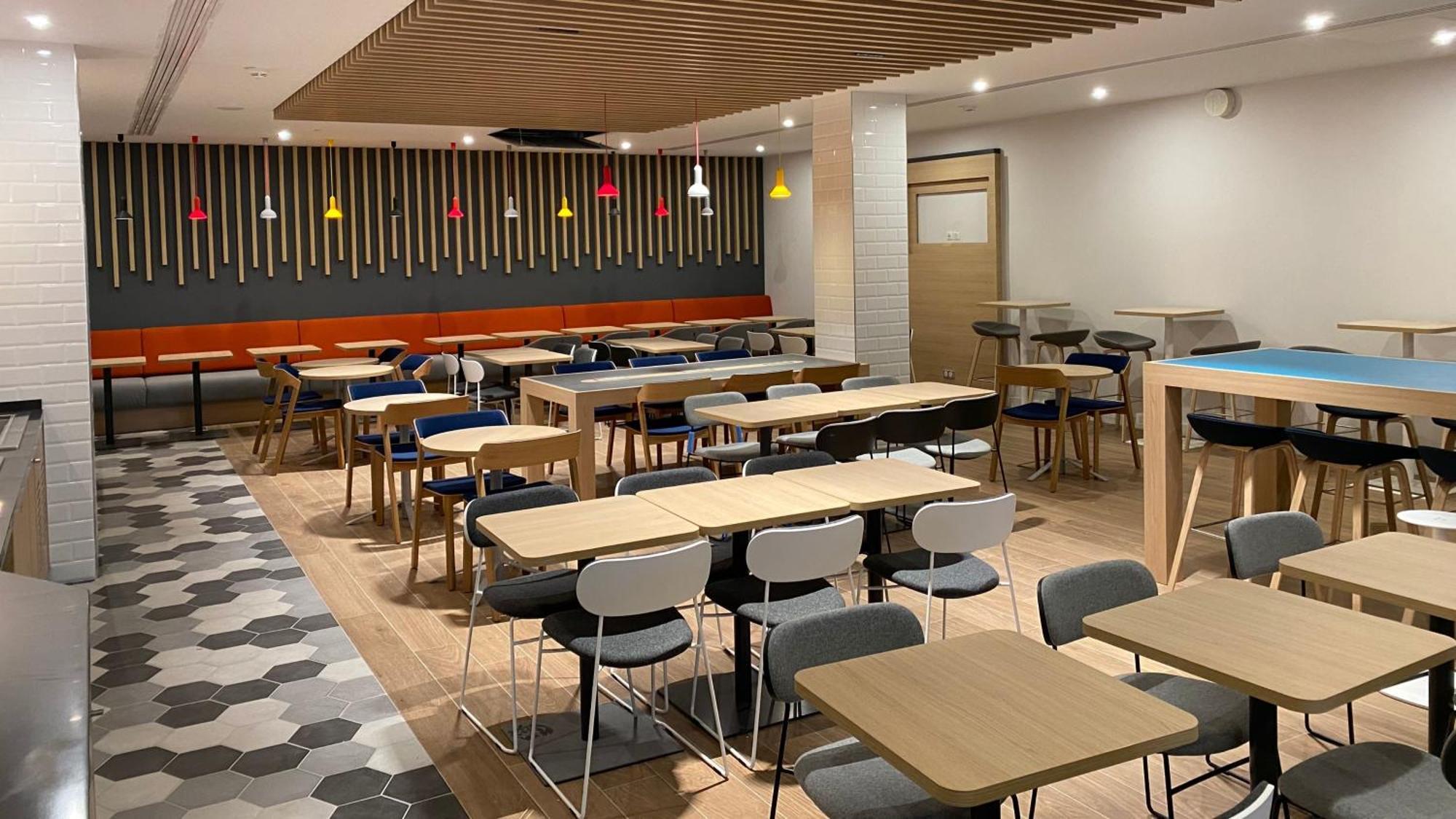 尼斯大阿里纳斯智选假日酒店 外观 照片